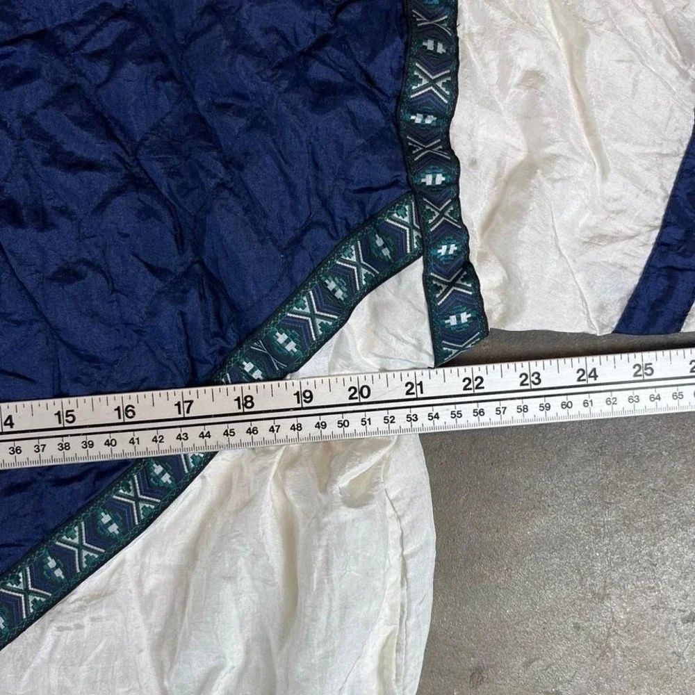 Vintage 90s Navy and white windbreaker jacket with a retro vibe - Picture 7 of 7